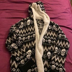 Skull pattern hot topic Sherpa cardigan